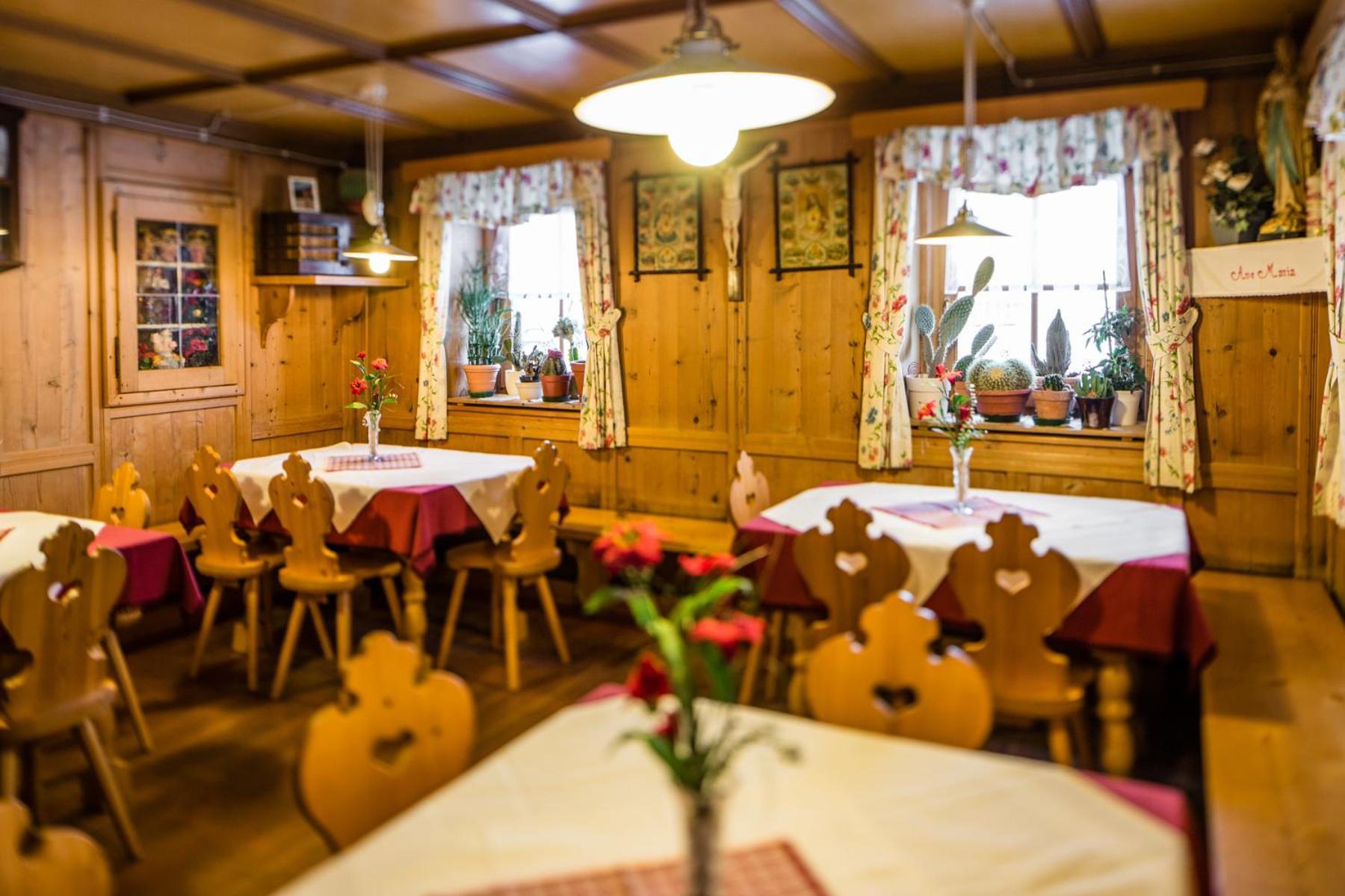 Speckstube Eggerhof Villa Braies  Bagian luar foto